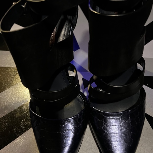 BCBGeneration Snakeskin Pointed Heels- Strappy Zipper Back Pumps 8.5 Black/Blue - Picture 10 of 15